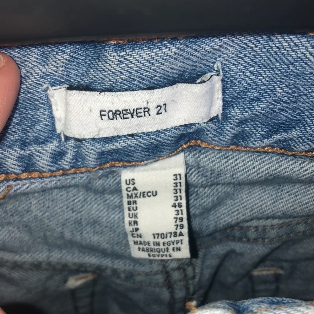 Forever 21 distressed washed jeans size 31 trendy holy jeans tapered bottoms - Picture 3 of 7